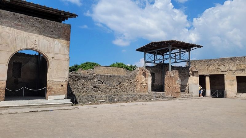 The courtyard view of the Stabian Baths image. Click for full size.
