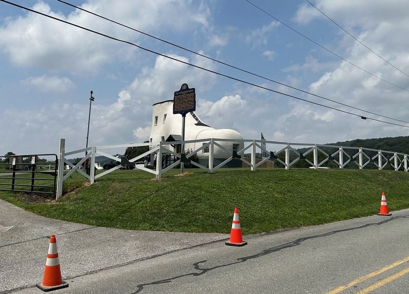 The marker with the Haines Shoe House in the background image. Click for full size.
