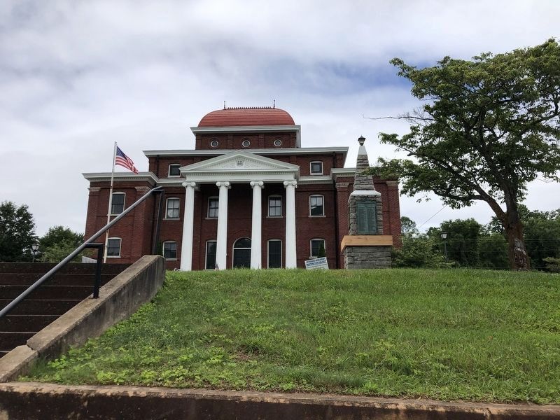 Old Ashe County War Memorial image. Click for full size.
