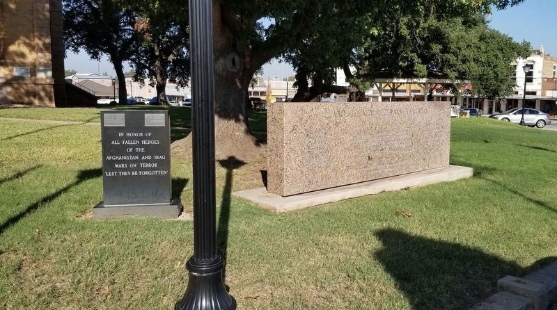 The view of the Llano County Afghanistan and Iraq Wars on Terror Marker in front of the courthouse image. Click for full size.