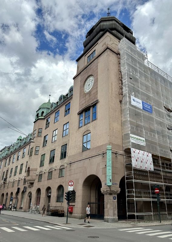 Norges Storting / The Norwegian Parliament Marker - wider view image. Click for full size.
