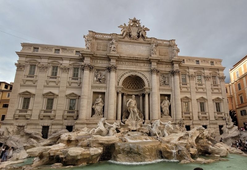 Fountain di Trevi image. Click for full size.