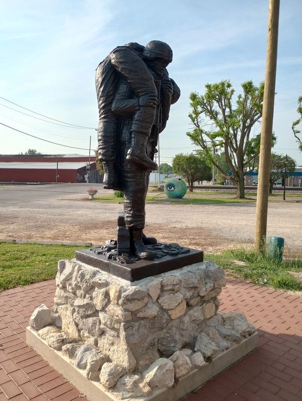 Military Tribute Park Marker image. Click for full size.