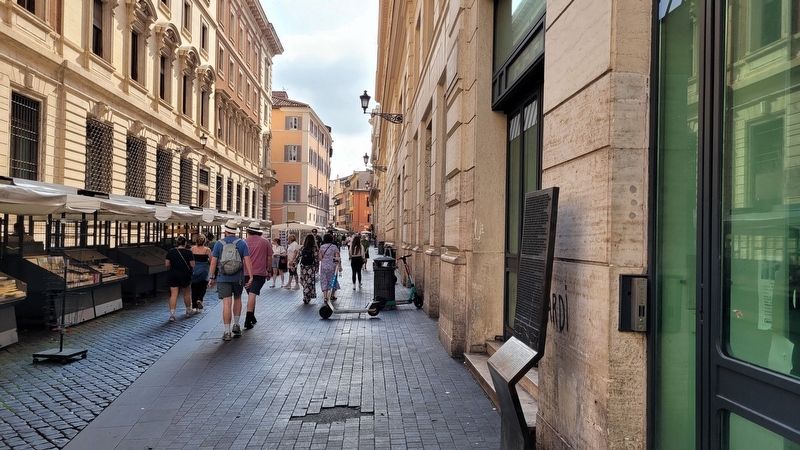 The Trevi-Pantheon Route Marker along the street image. Click for full size.