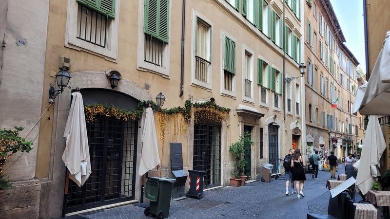 The view of the Trevi-Pantheon Route Marker along the street image. Click for full size.
