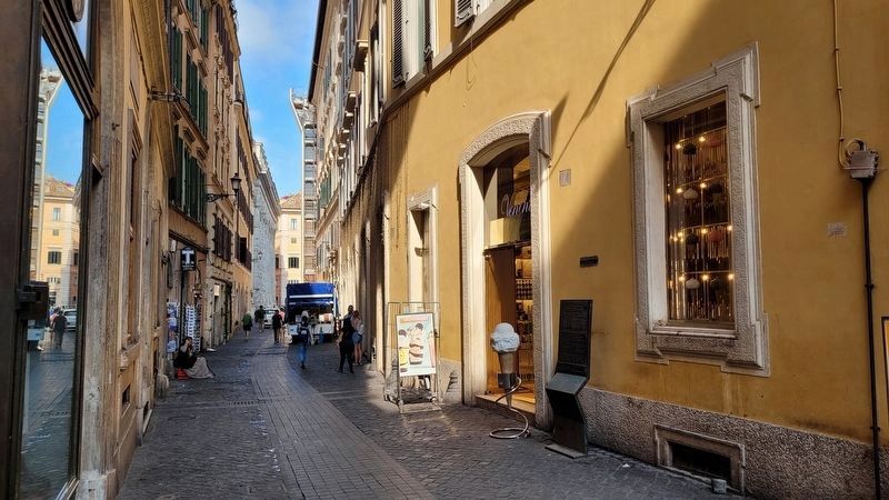 The view of the Trevi-Pantheon Route Marker along the street image. Click for full size.