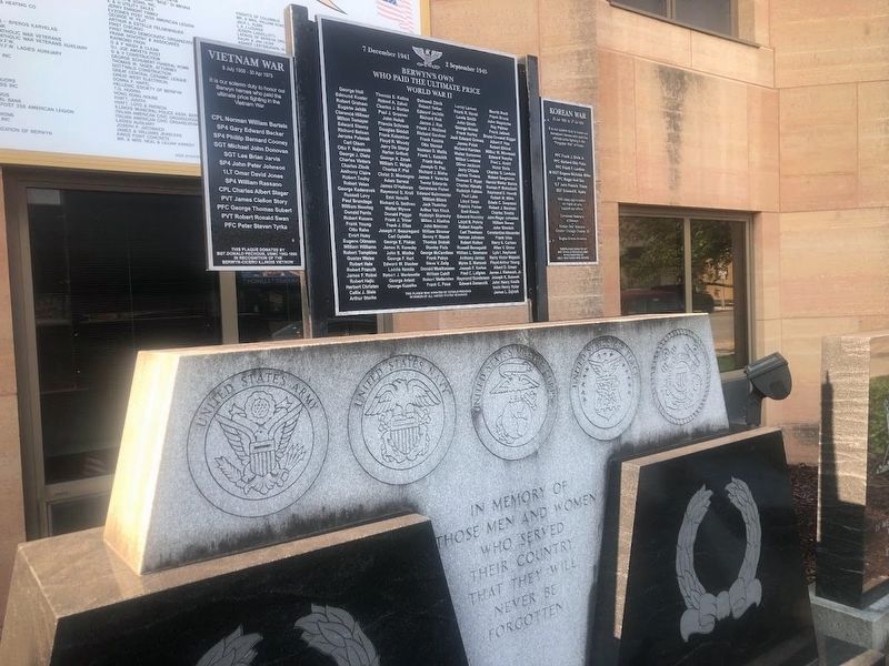 Berwyn Veterans Memorial image. Click for full size.