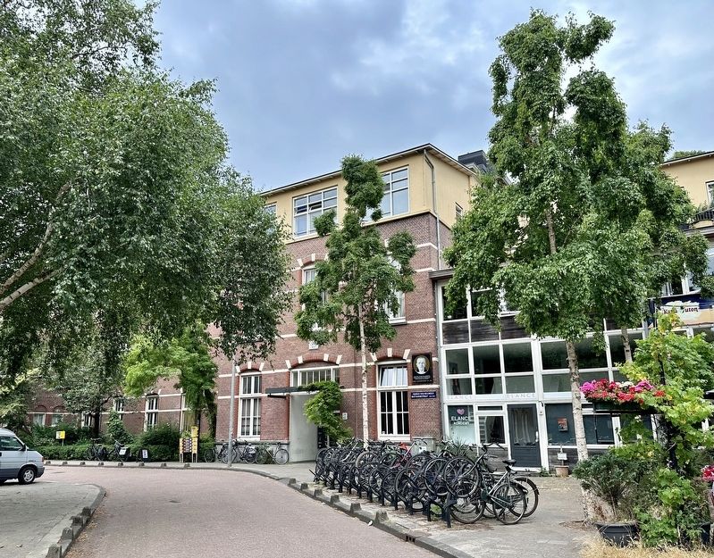Marius van Bouwdijk Bastiaanse Marker - wide view image. Click for full size.