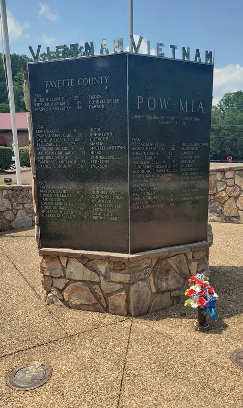 Vietnam Memorial to which the Gold Star marker refers image. Click for full size.