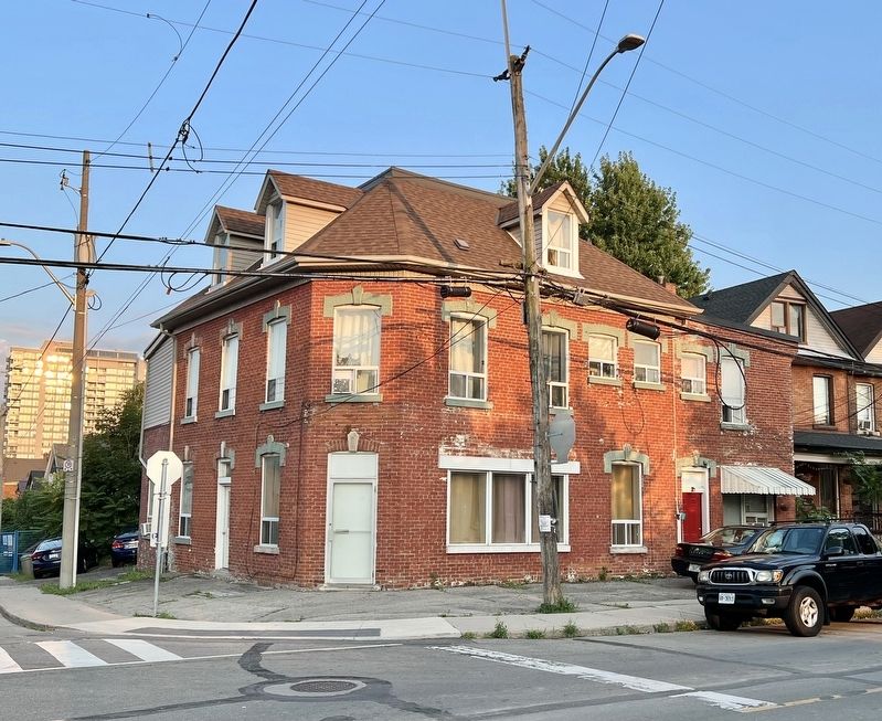 Former Park View Hotel, Locke and Peter Streets, 2023 image. Click for full size.