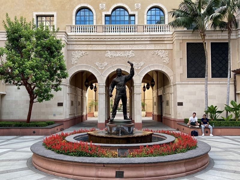 Statue and Courtyard image. Click for full size.