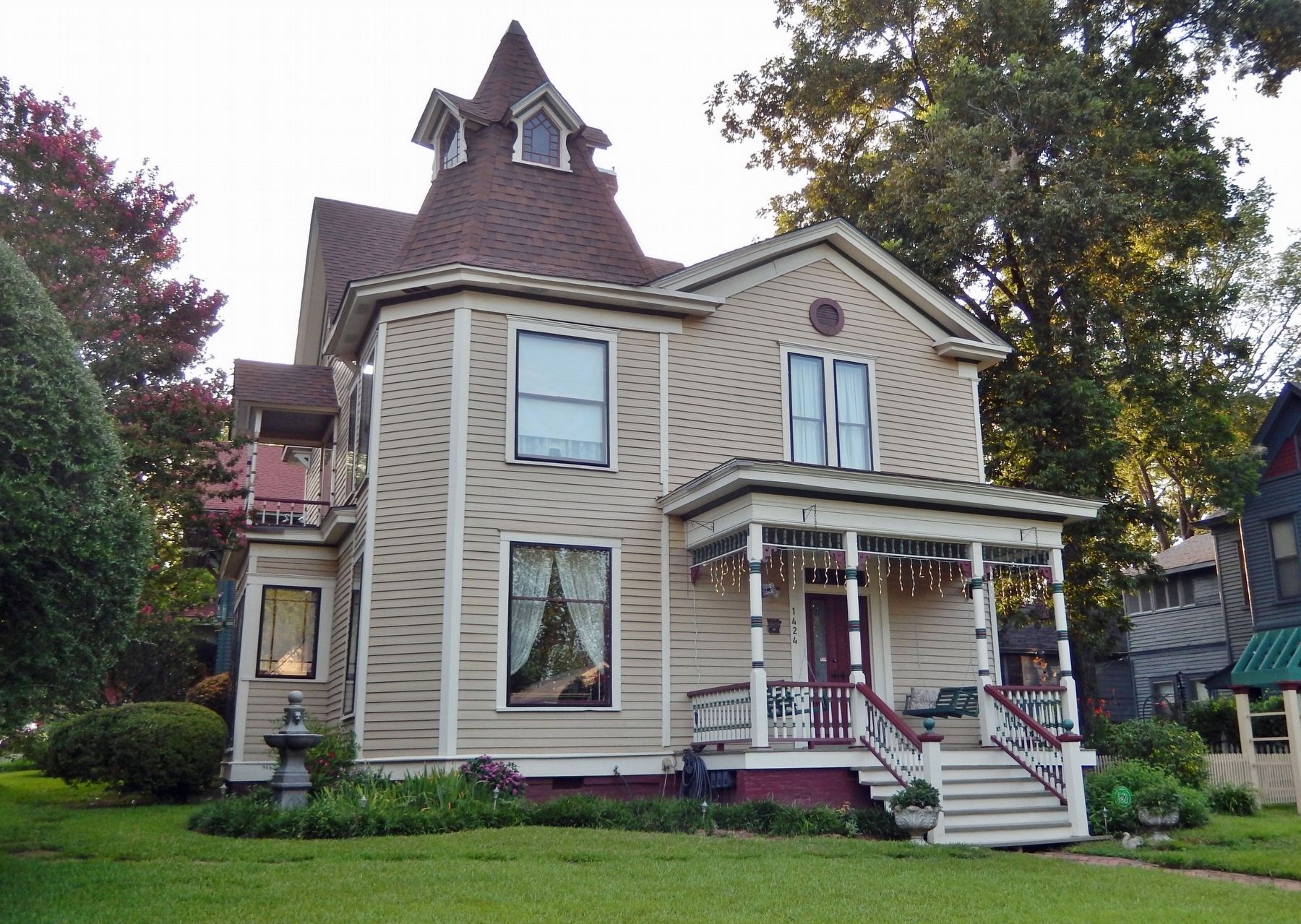 McDiarmid House (<i>southeast elevation</i>) image. Click for full size.