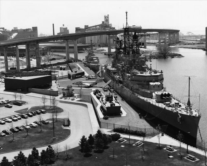 USS The Sullivans (DD-537) image. Click for more information.