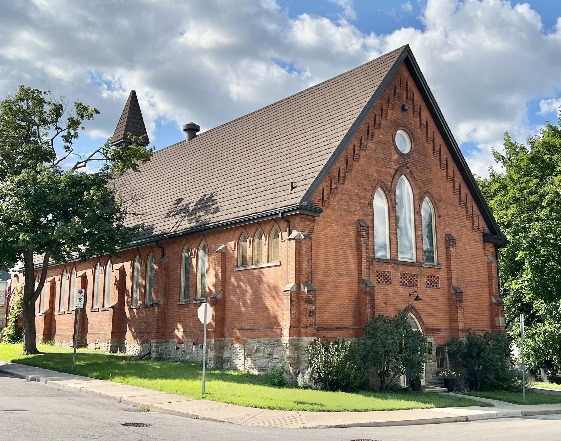 The former St. Georges Anglican Church, 2023 image. Click for full size.