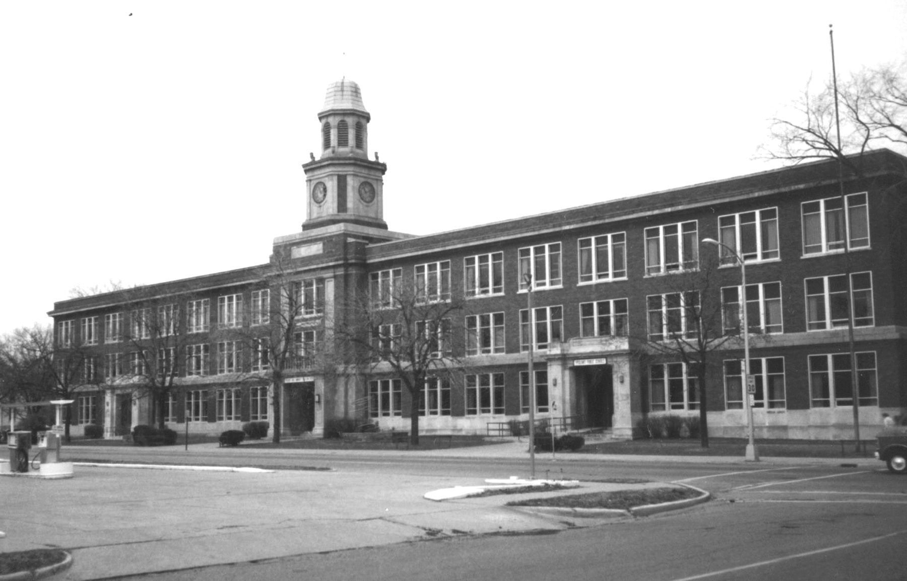 Ypsilanti High School in 1930 image. Click for full size.