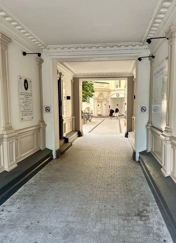 Tre Af Denmarks Store Helte / Three of Denmark�s Great Heroes Marker - wide view image. Click for full size.