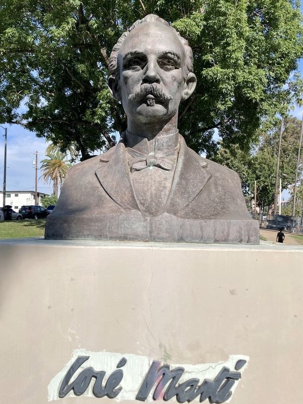 Jos� Mart� Monument image. Click for full size.