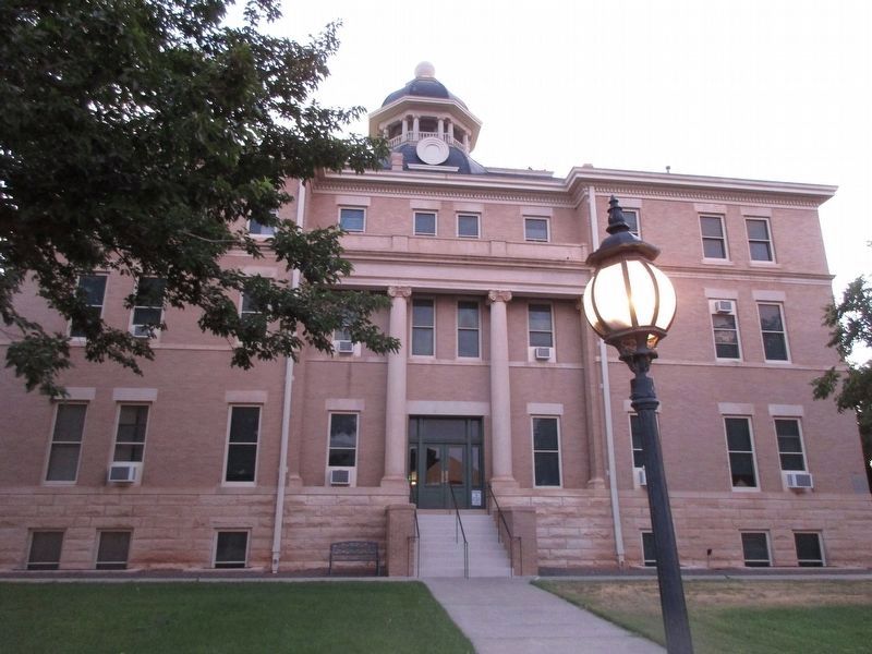 Hardeman County Courthouse image. Click for full size.