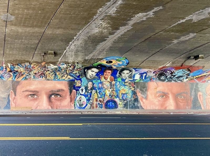 Nearby Mural image. Click for full size.