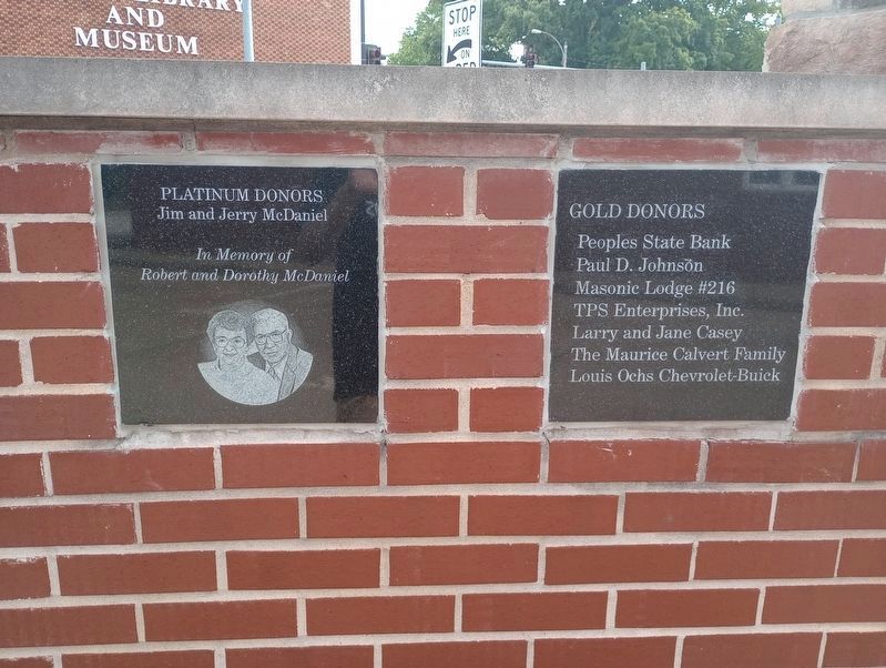 Burl Ives Statue / Jasper County Notables Marker image. Click for full size.