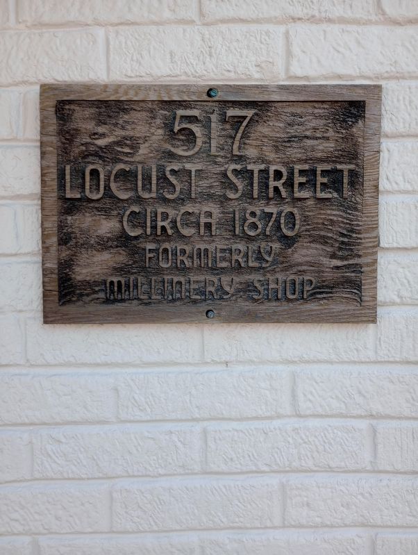 517 Locust Street Marker image. Click for full size.