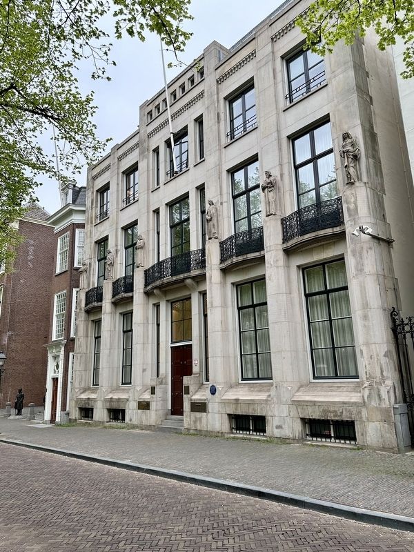 Lange Voorhout 9 Marker - wide view. Click for full size. Lange Voorhout 9 Marker - wide view image. Click for full size.