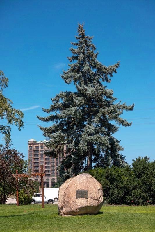Boulder at the Old Indian Cemetery image. Click for full size.