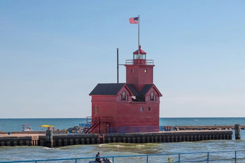 Holland Harbor Lighthouse image. Click for full size.