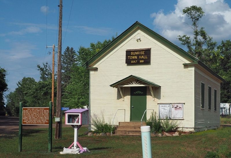 Frank O. Lowden Marker in front of the Sunrise Town Hall image. Click for full size.