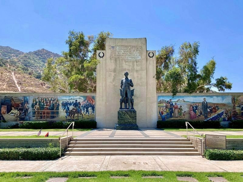 Lincoln Sculpture and Marker image. Click for full size.