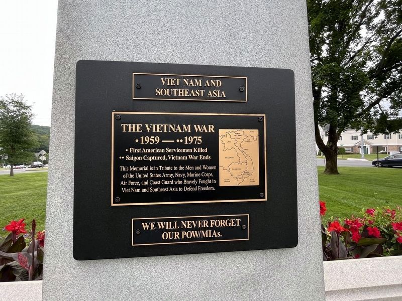 New Milford Veterans Monument image. Click for full size.