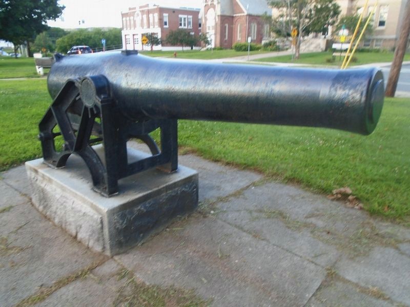 Civil War Memorial Artillery Piece. Click for full size. Civil War Memorial Artillery Piece image. Click for full size.