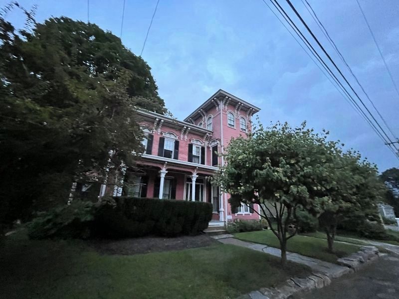 The Miss Laura Huntington House image. Click for full size.