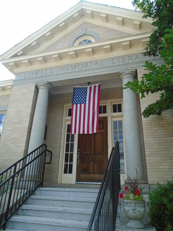 Lowell Memorial Library and Marker image. Click for full size.