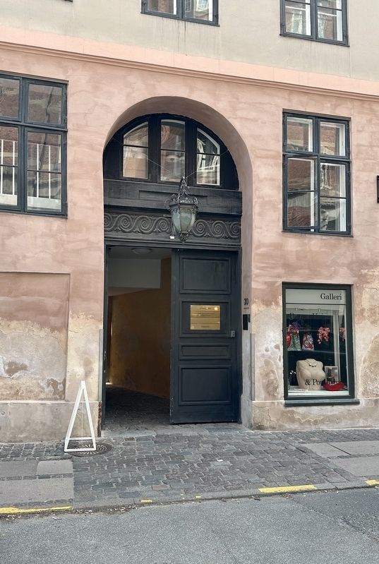 Store Strandstr�de 20 Marker - wide view image. Click for full size.