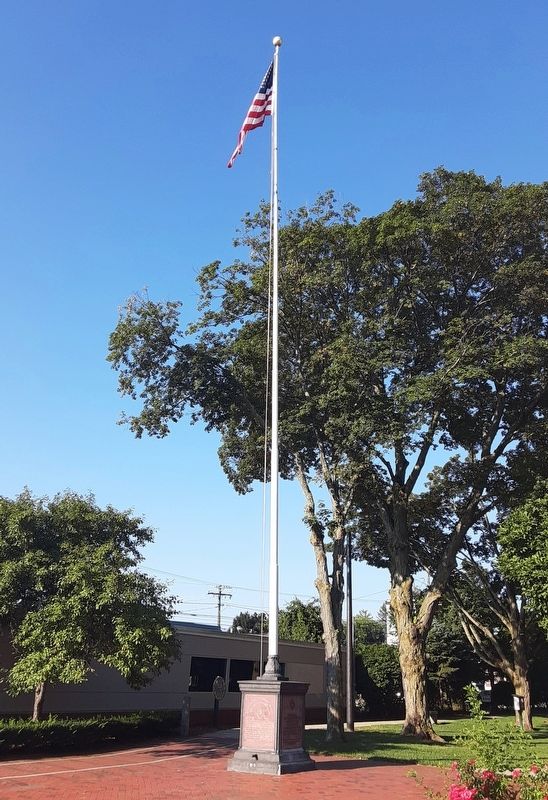 World War Memorial Flag Pole image. Click for full size.