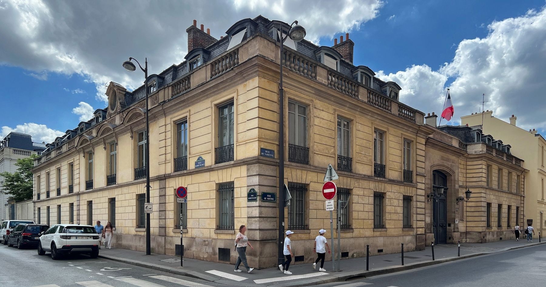 H�tel de Clermont, Paris image. Click for full size.