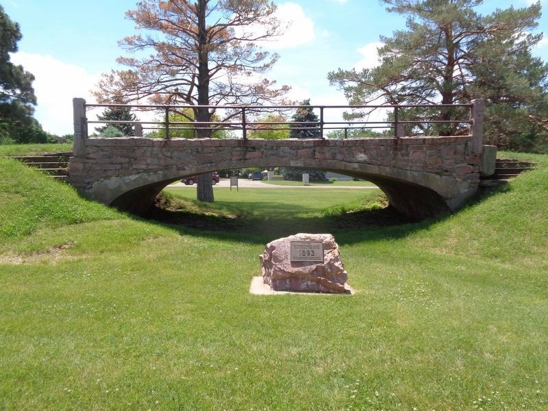 Bridge with Memorial Plaque in Front image. Click for full size.