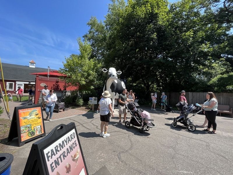 Connecticut's Beardsley Zoo's Big Cow Marker. Click for full size. Connecticut's Beardsley Zoo's Big Cow Marker image. Click for full size.