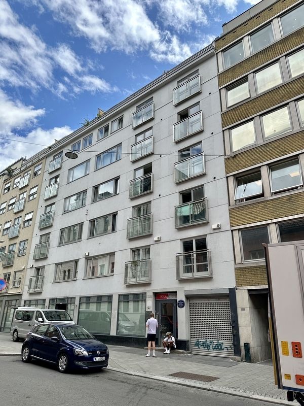 Aftenposten / The Evening Post Marker - wide view image. Click for full size.