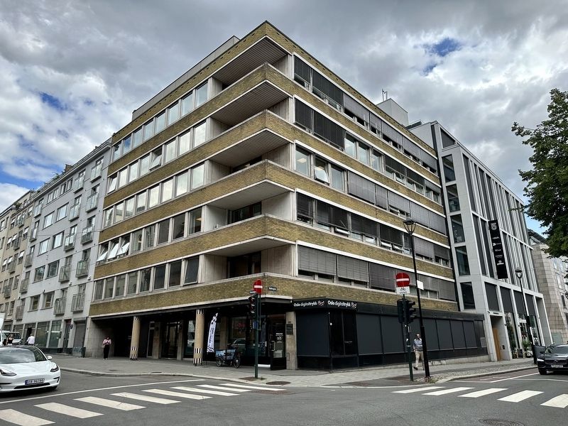 R�dhusgata 5 Marker - wide view image. Click for full size.