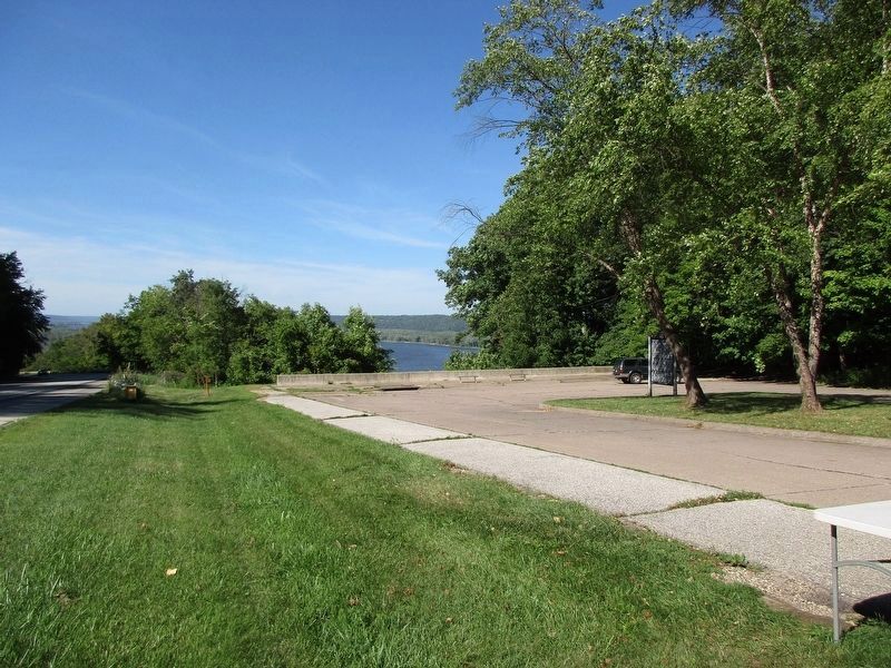 Mississippi Valley Overlook Marker. Click for full size. Mississippi Valley Overlook Marker image. Click for full size.