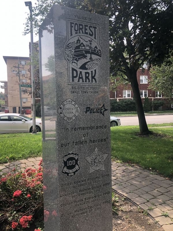 Memorial to Forest Parks fallen police officers and firefighters image. Click for full size.