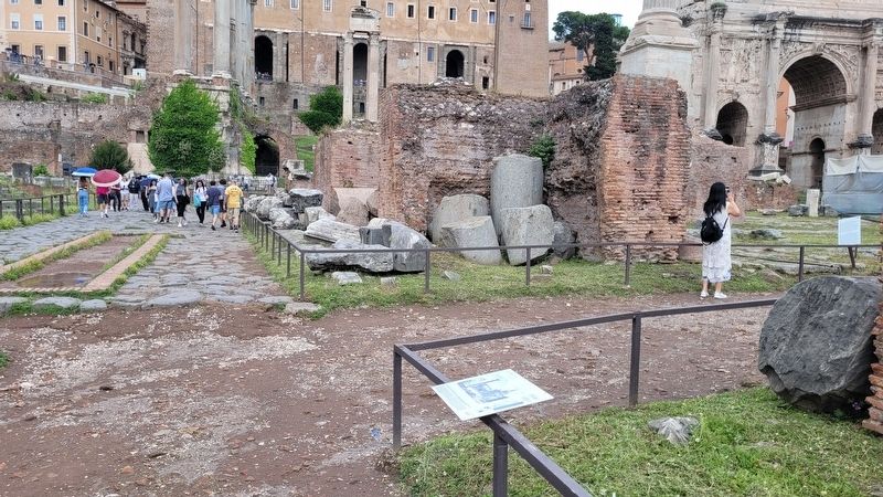 The wide view of the Arch of Septimius Severus Marker in the Roman Forum image. Click for full size.