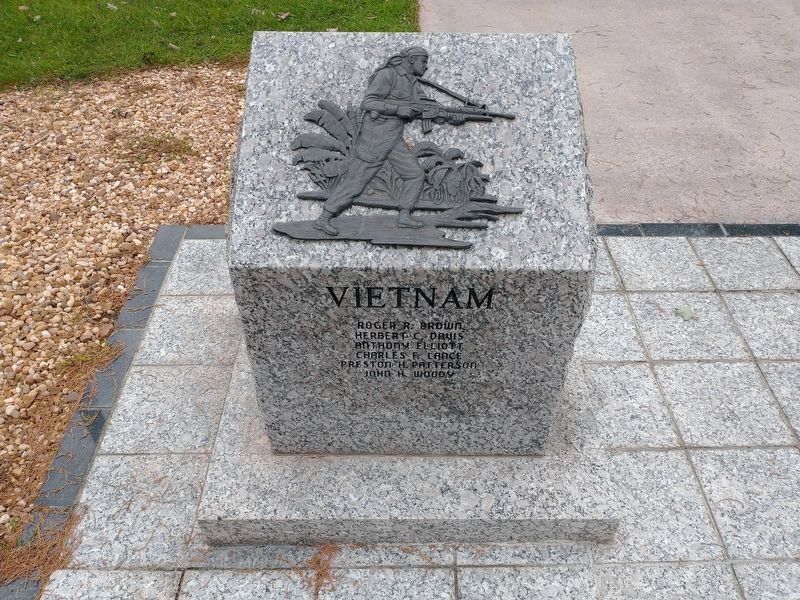 Union County War Memorial - Vietnam image. Click for full size.