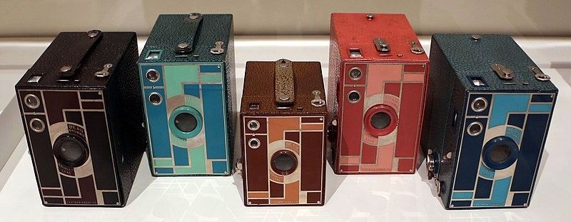 Eastman Kodak Beau Brownie cameras image. Click for full size.
