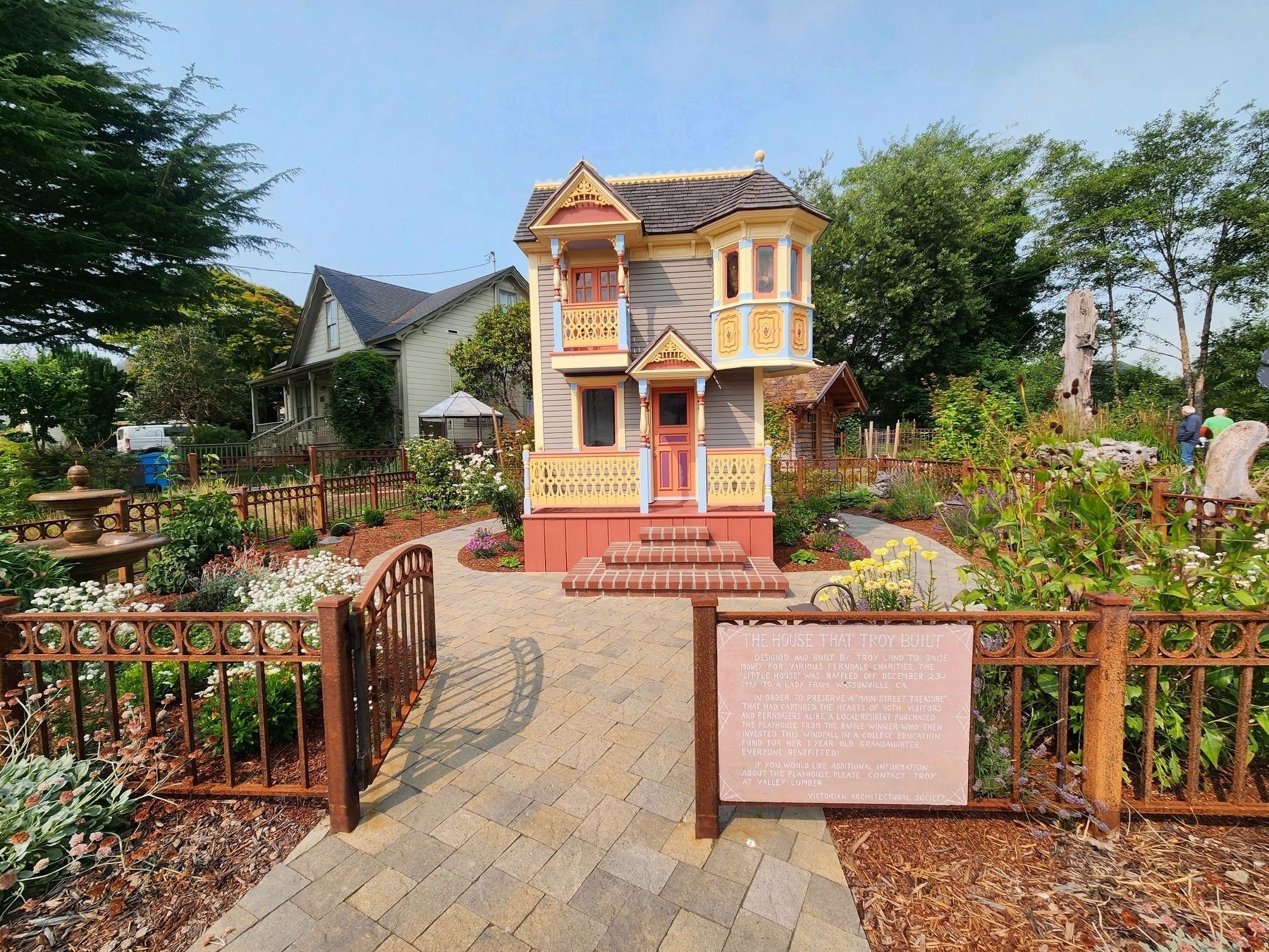 The �Little House� and Marker image. Click for full size.