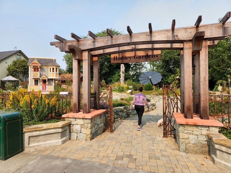 Hadley Gardens entrance image. Click for full size.
