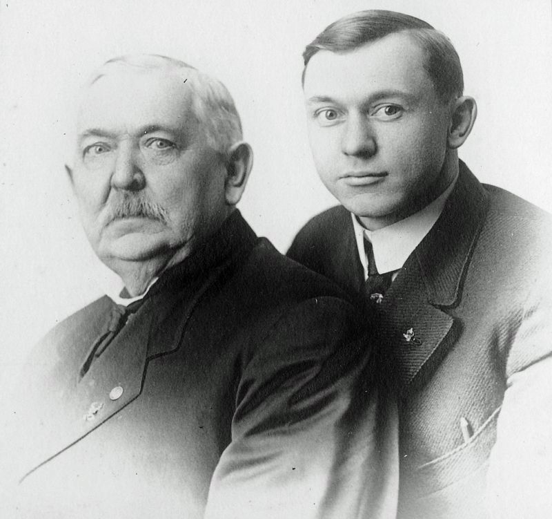 Marker detail: Darwin Reed Streeter & Frank Streeter image. Click for full size.