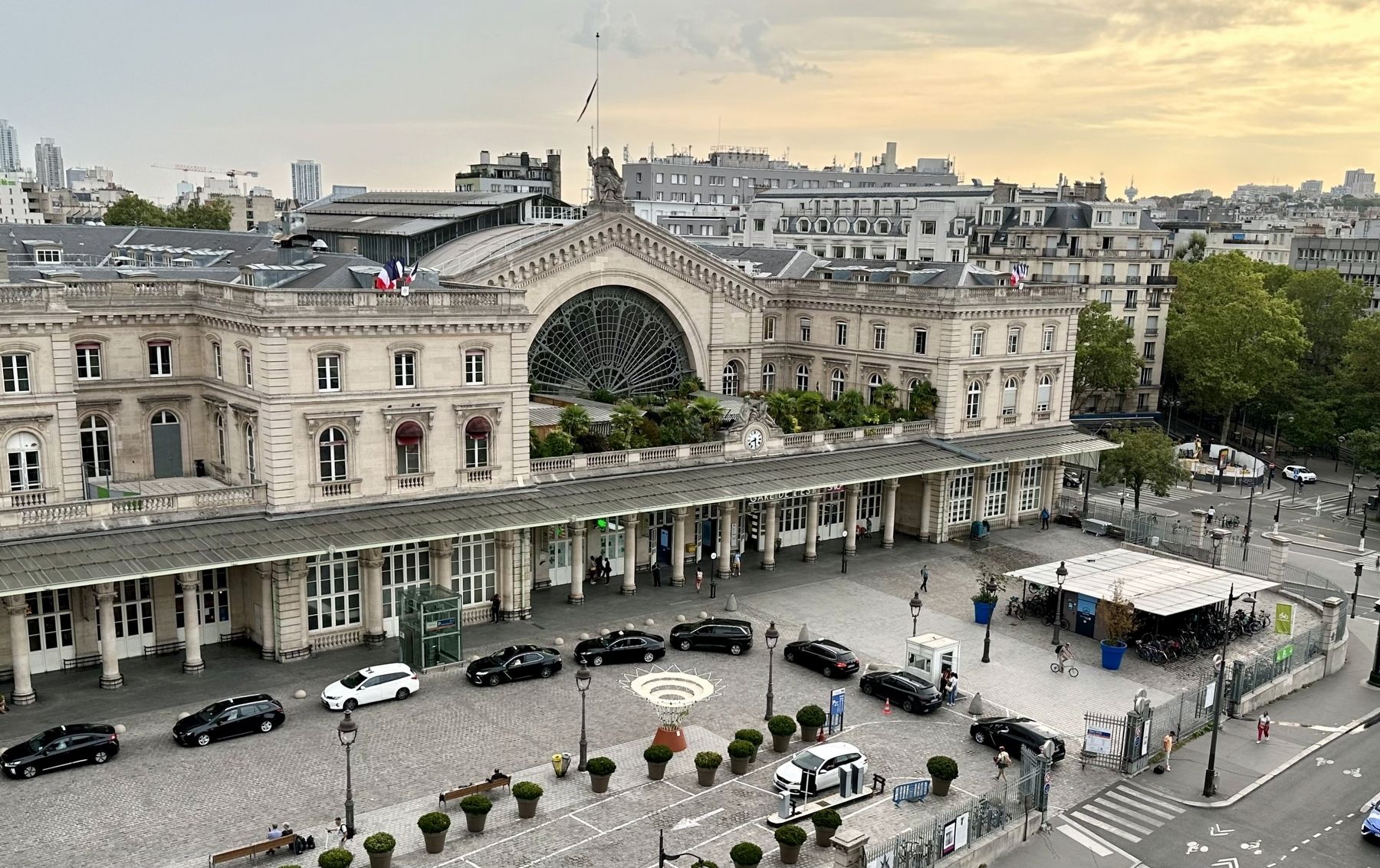 Gare de l�Est and Marker - wider view (taken from Room 711 of the Holiday Inn) image. Click for full size.